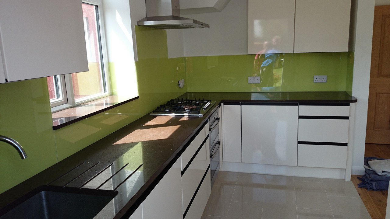 Lime green glass kitchen splashback installed by Twickenham glaziers